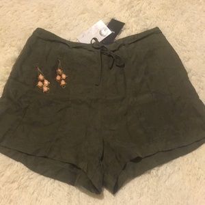 Olive Green Shorts NWT 🌿🍃
